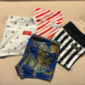 FLEO shorts size large